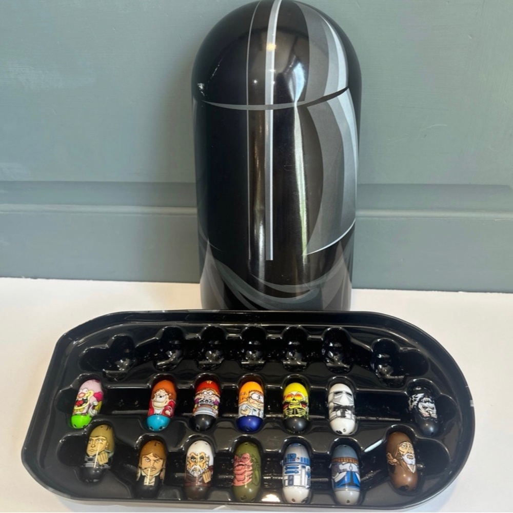 Set of 14 Mighty Beanz and Star Wars carry case